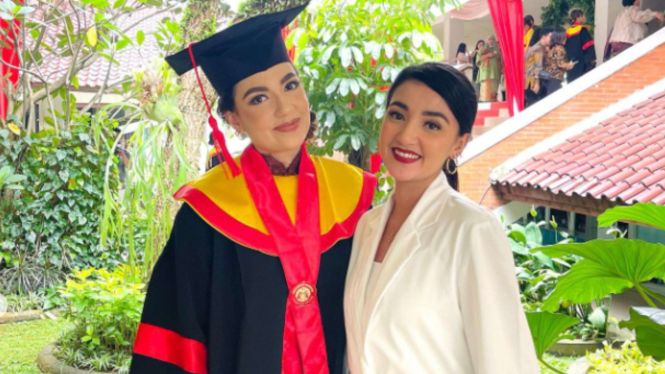 Ghina Raihanah dan Tsania Marwa