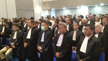 Pengukuhan Tim Hukum Anies Baswedan-Muhaimin Iskandar (AMIN) Se-Sulawesi di Makassar.