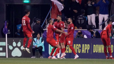 Pemain Timnas Bahrain rayakan gol
