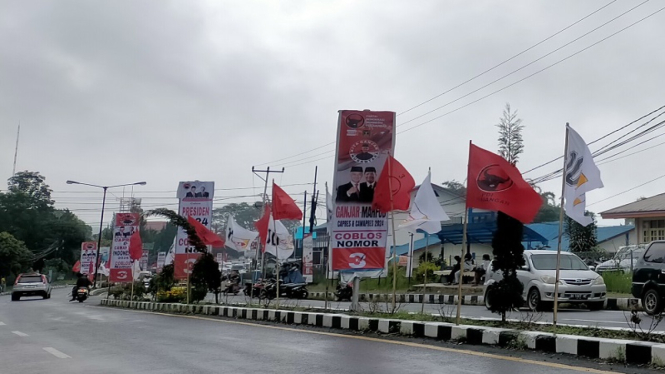 Baliho Ganjar-Mahfud jelang kampanye di Ruteng Manggarai, Jumat. 