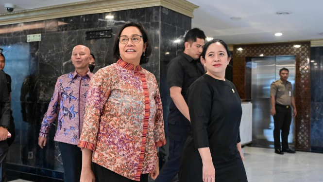 Menteri Keuangan Sri Mulyani dengan Ketua DPR RI Puan Maharani