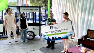 Menaker Ida Fauziyah dan Direktur Bentoel Group Dian Widyanarti.