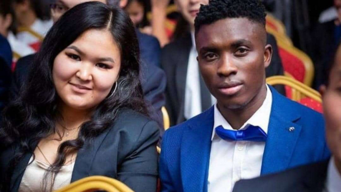 Striker Timnas Kirgistan Joel Kojo bersama istri Aizada Kojo