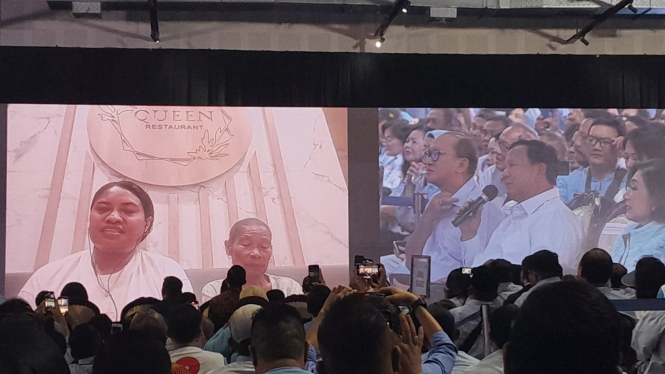 Capres nomor urut dua Prabowo Subianto video call dengan Wildfrida Soik, eks Pekerja Migran Indonesia (PMI) di Malaysia yang dibantu lolos dari hukuman mati, Jumat, 26 Januari 2024