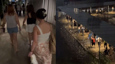 Penggemar terjang banjir usai nonton Coldplay di Singapura