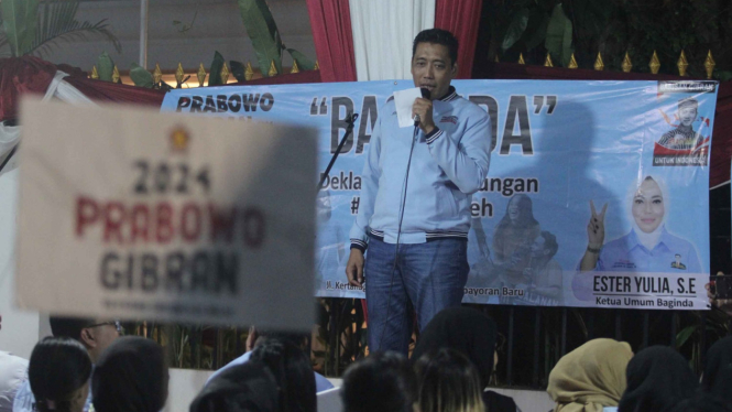 Wakil Sekretaris TKN Prabowo-Gibran, Azanil Kelana saat menerima deklarasi dukungan kelompok relawan di Jalan Kertanegara IV, Jakarta Selatan, Jumat, 26 Januari 2024