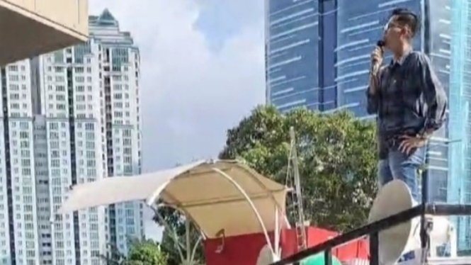 Pemuda Anti Korupsi demo di depan Gedung KPK