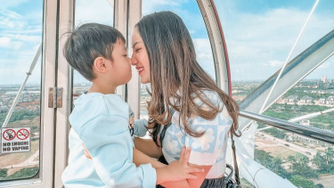 Tamara Tyasmara dan Almarhum putranya Dante.