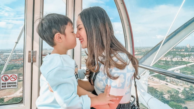 Tamara Tyasmara dan Almarhum putranya Dante.
