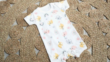 Ilustrasi pakaian bayi