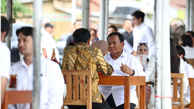 Jokowi dan Prabowo Makan Bakso Bareng