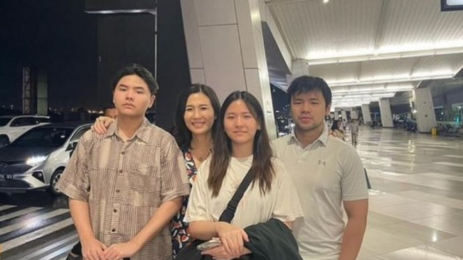 Veronica Tan dan anak-anaknya