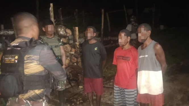 VIVA Militer: Satgas Mobile Yonif 133/YS berhasil tangkap 2 kurir OPM di Maybrat