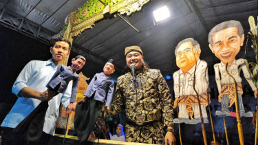 Gibran Rakabuming dalam acara Pertunjukan seni budaya wayang golek di Brebes