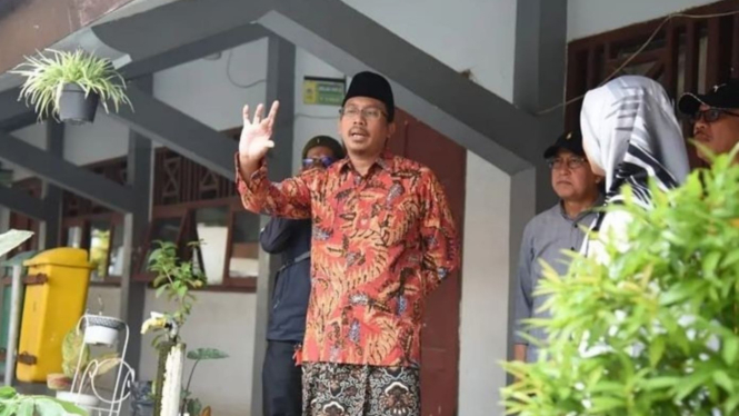 Bupati Sidoarjo Ahmad Muhdlor saat berkunjung di SMPN 2 Tanggulangin. (Istimewa)
