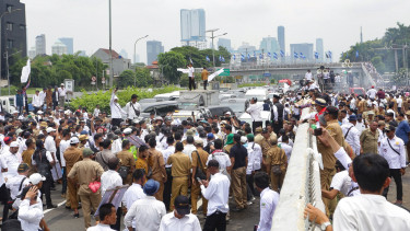 Aksi Demo Apdesi Tutup Tol Senayan Depan DPR