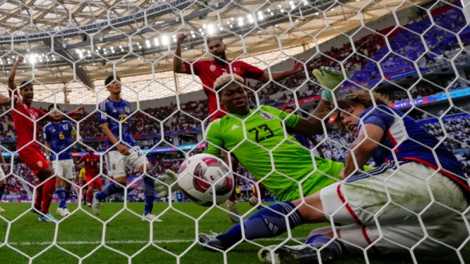Kiper Timnas Jepang, Zion Suzuki