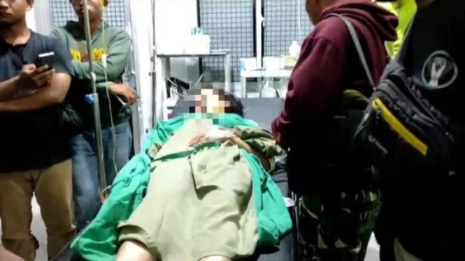 Anak Perwira TNI saat menjalani perawatan medis usai ditembak anggota Polisi. (Foto: Istimewa).