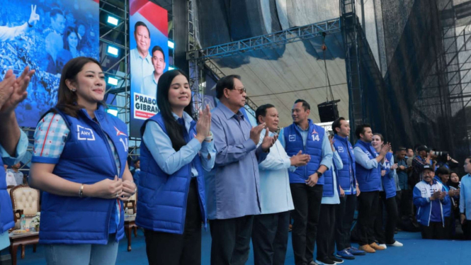 Diterpa Hoax Sakit, Prabowo Joget Gemoy Bareng Puluhan Ribu Warga di Malang