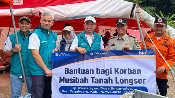 Bantuan untuk korban bencana tanah longsor Purwakarta (dok. IDSurvey)