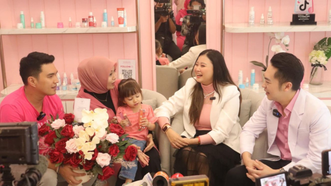 Keluarga Aldi Taher hadiri forum talkshow seputar dunia kecantikan