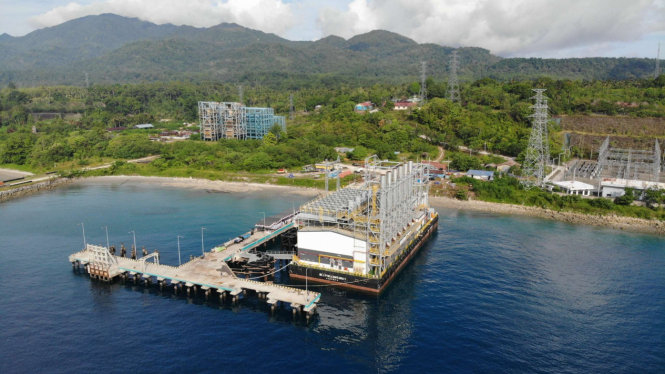 Barge Mounted Power Plant (BMPP) Nusantara 1 dengan kapasitas terpasang 60 Megawatt (MW) yang berlokasi di Desa Waai Provinsi Maluku yang memasok listrik ke sistem Ambon.