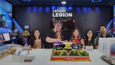 Lenovo Resmi buka store Exclusive di kota Makassar. 