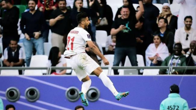 Pemain Timnas Iran merayakan gol ke gawang Jepang