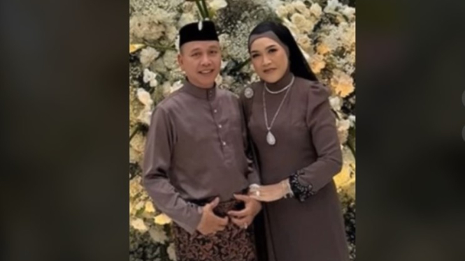 Ayah dan ibu dari Ayu Ting Ting