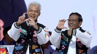 Terungkap Makna Salam Metal Tiga Jari Ganjar-Mahfud, Bikin Adem Hati