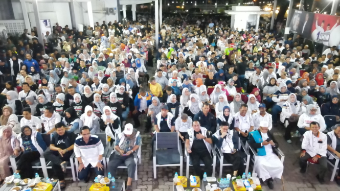 Nonton bareng debat Capres terakhir di Kantor TPD Amin Sumut.(istimewa/VIVA)
