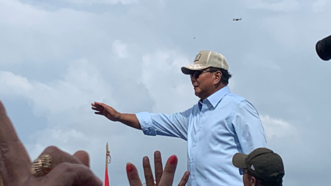Capres nomor urut dua, Prabowo Subianto kampanye di Lapangan Schwarz, Langowan, Kabupaten Minahasa, Sulawesi Utara, Senin, 5 Februari 2024