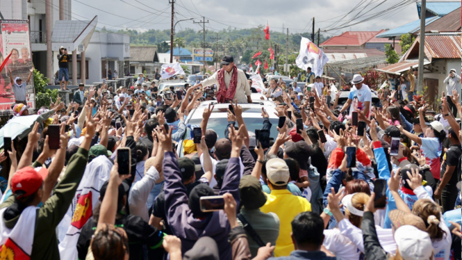 Calon presiden nomor 2, Prabowo Subianto saat kampanye di Langowan, Minahasa