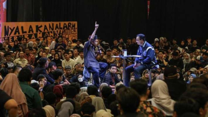 Calon presiden nomor urut 1 Anies Baswedan saat acara "Desak Anies" di Semarang, Senin, 5 Februari 2024.