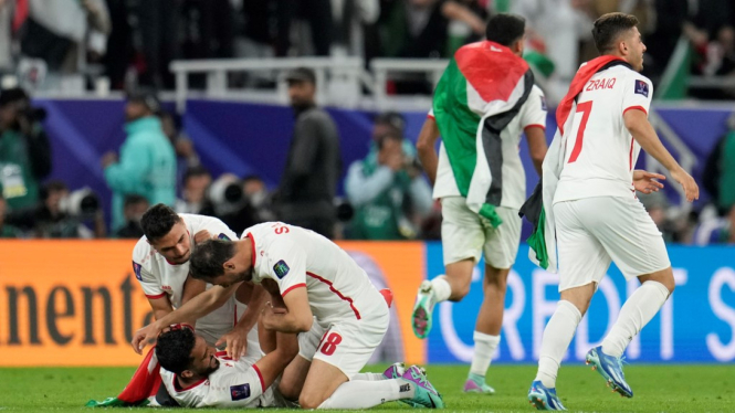 Pemain Timnas Yordania rayakan kemenangan