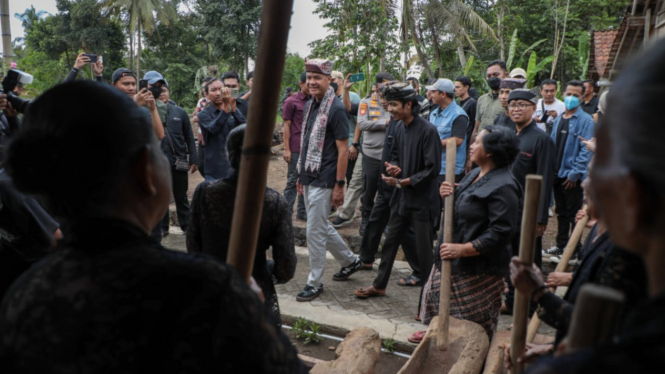 Capres nomor urut tiga Ganjar Pranowo ke desa suku adat Osing di Banyuwangi