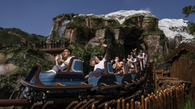 Ilustrasi Rollercoaster Disneyland (Doc: AP Photo)