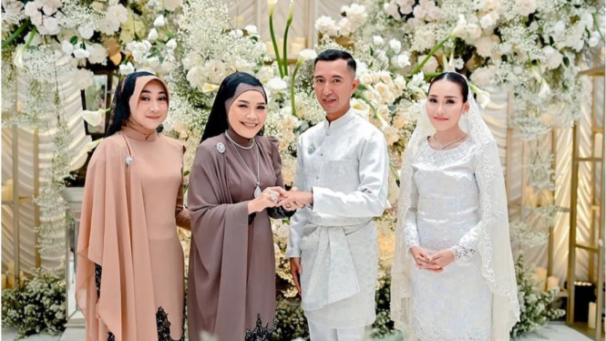 Prosesi Lamaran Ayu Ting Ting dan Muhammad Fardana