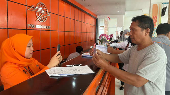 Pos Indonesia menyalurkan bansos PKH dan sembako triwulan I  2024