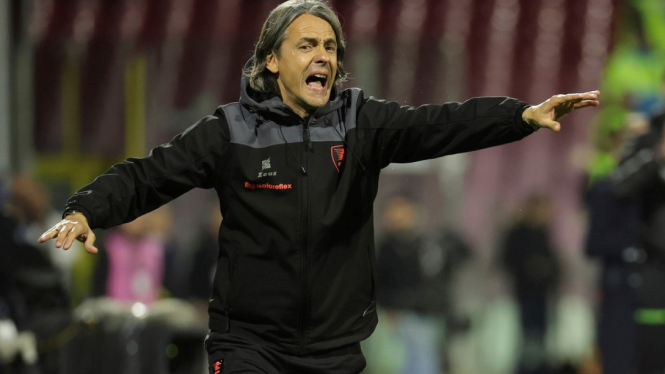 Filippo Inzaghi saat melatih Salernitana