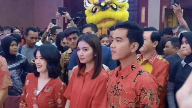 Calon Wakil Presiden Nomor Urut 2, Gibran Rakabuming Raja, menghadiri perayaan Imlek di Sun City Glodok, Jakarta Minggu 11 Februari 2024. 