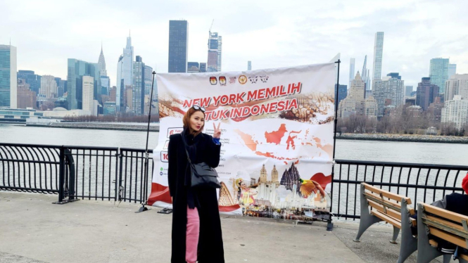 Aktris Cheverly Amalia nyoblos Pemilu 2024 di New York Amerika Serikat
