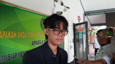 Almas Tsaqibbirru saat ditemui sebelum mediasi di PN Solo