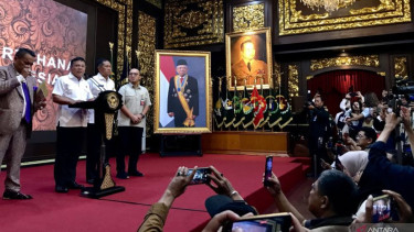 Wakil Menteri Pertahanan RI M. Herindra (dua kiri) di Kantor Kemhan, Jakarta