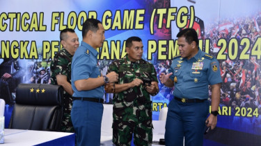 VIVA Militer: KSAL Laksamana TNI Muhammad Ali bersama Dankormar Mayjen TNI Endi