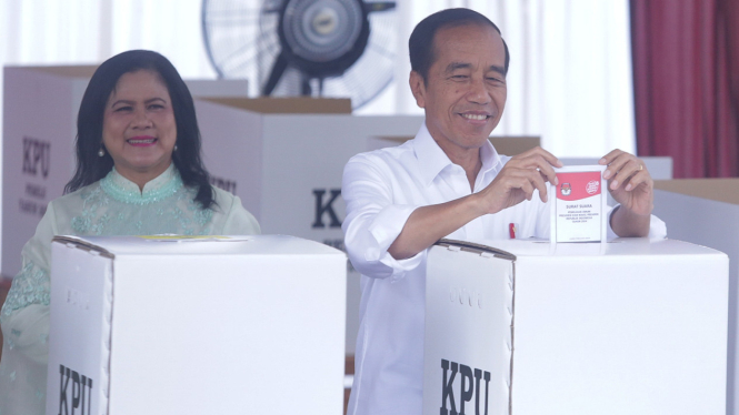 Presiden Jokowi dan Ibu Iriana Jokowi Nyoblos Pemilu 2024 di TPS 10
