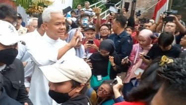 Capres nomor urut 2 Ganjar Pranowo usai mencoblos.