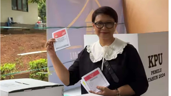 Menlu Retno Marsudi nyoblos