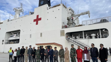 VIVA Militer: KRI dr. Radjiman Wedyodiningrat-992 tiba di El-Arish, Mesir