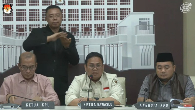 Ketua Bawaslu RI Rahmat Bagja saat jumpa pers di kantor KPU, Jakarta
